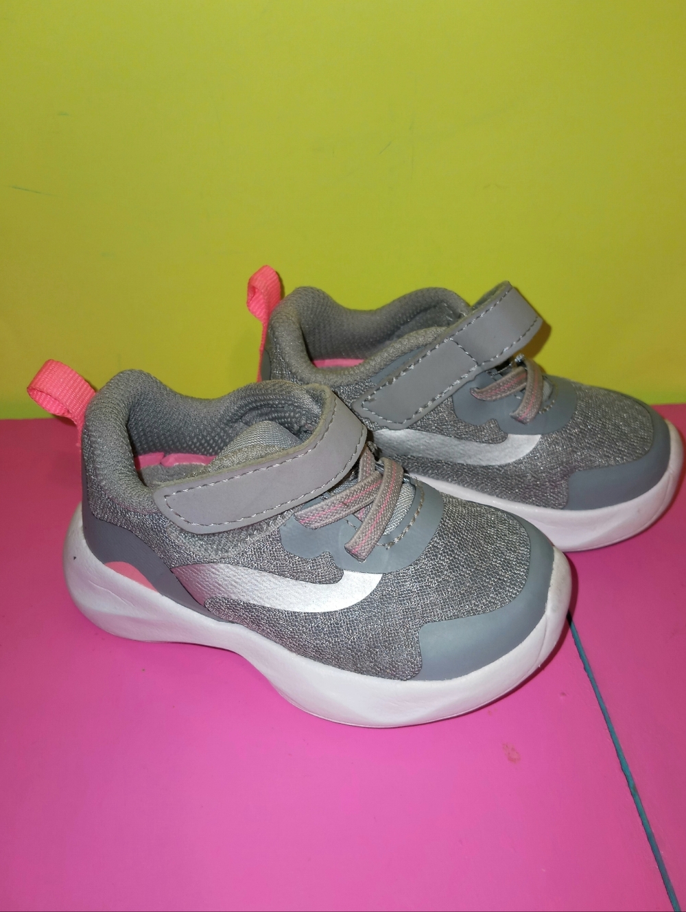 Girls shoes Athletic works grey sneakers 4